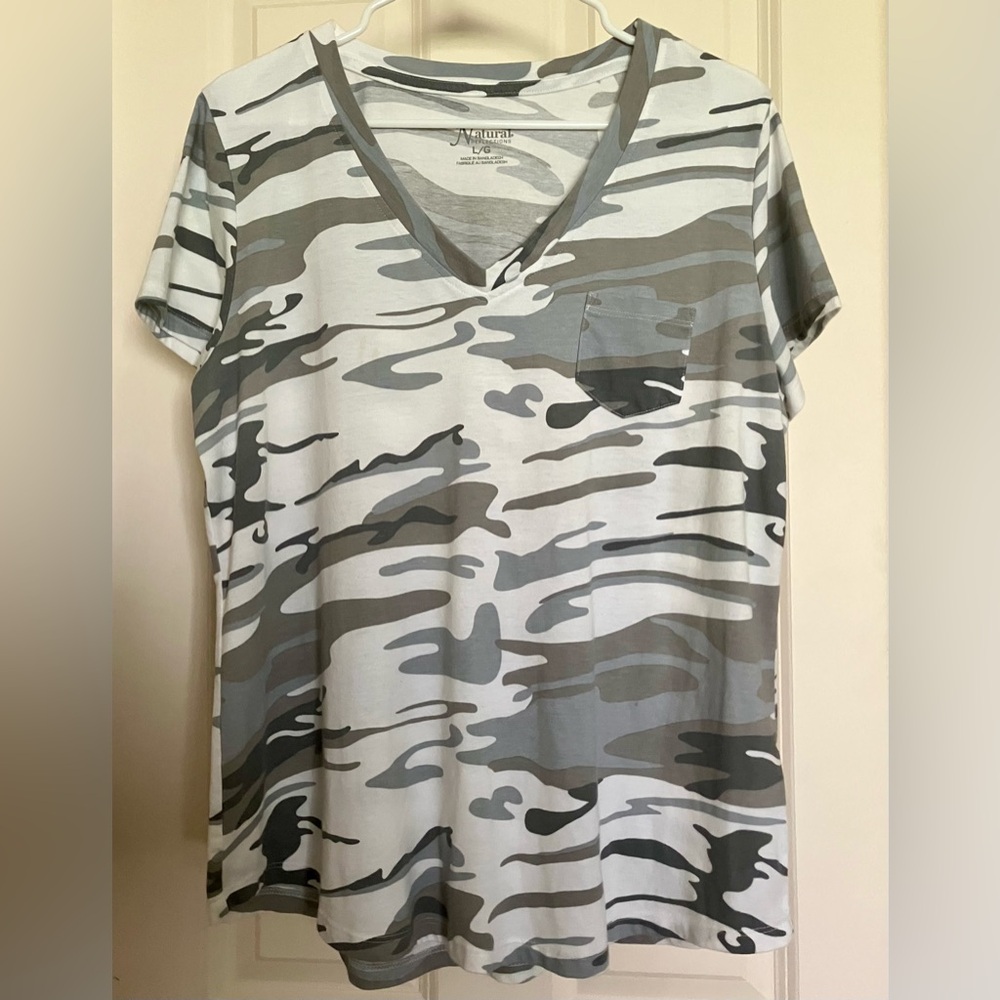 Natural Reflections Women’s Camo Short-Sleeve T-Shirt Size L